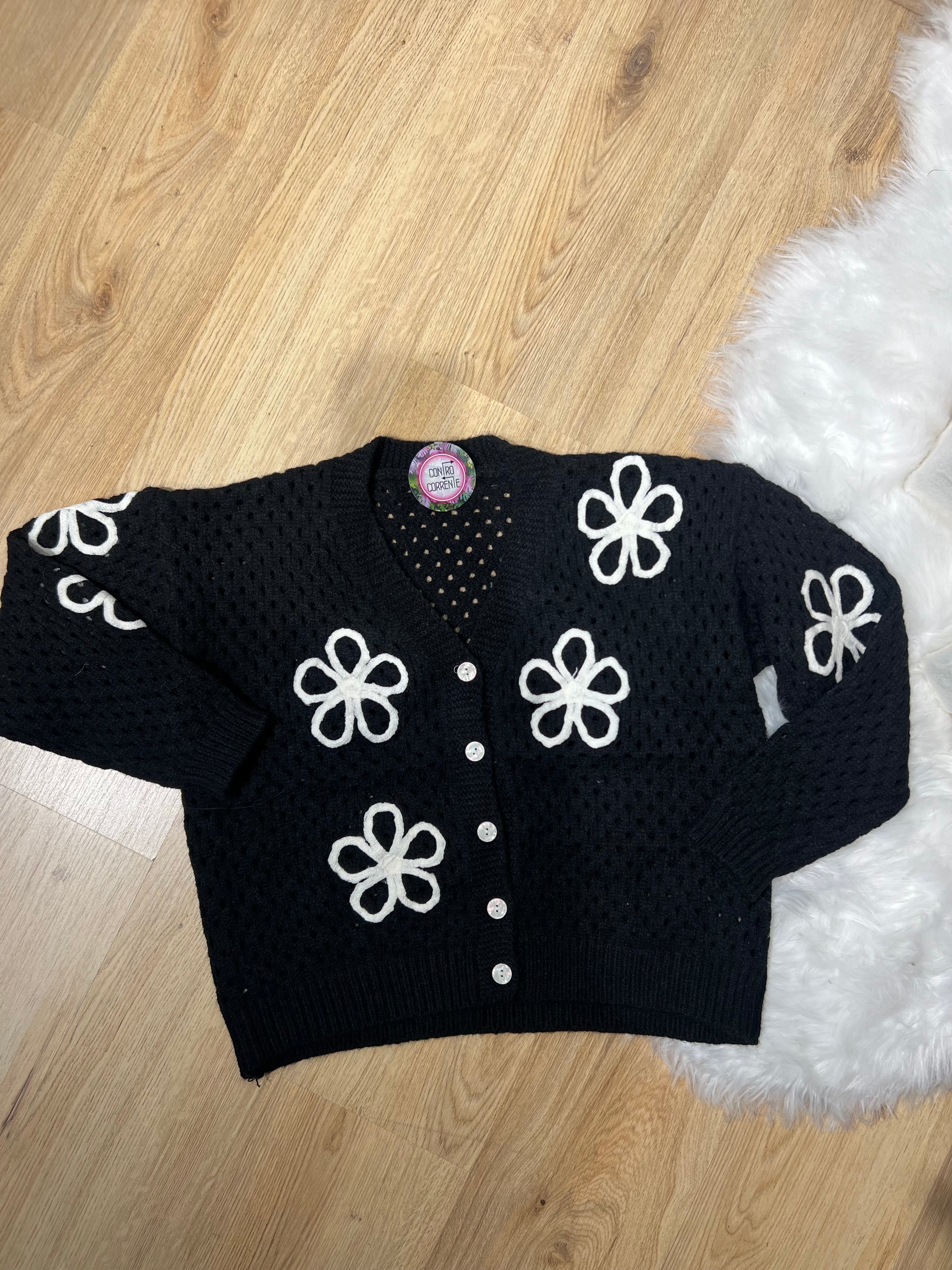 Cardigan traforato con fiori