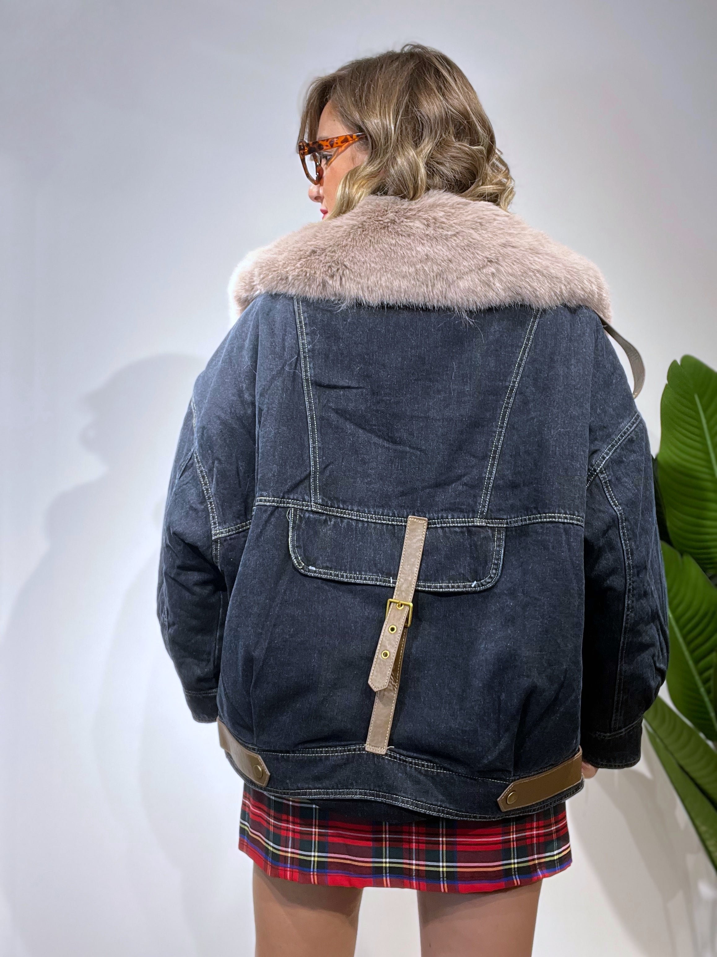 Bomber in jeans con inserti di ecopelliccia