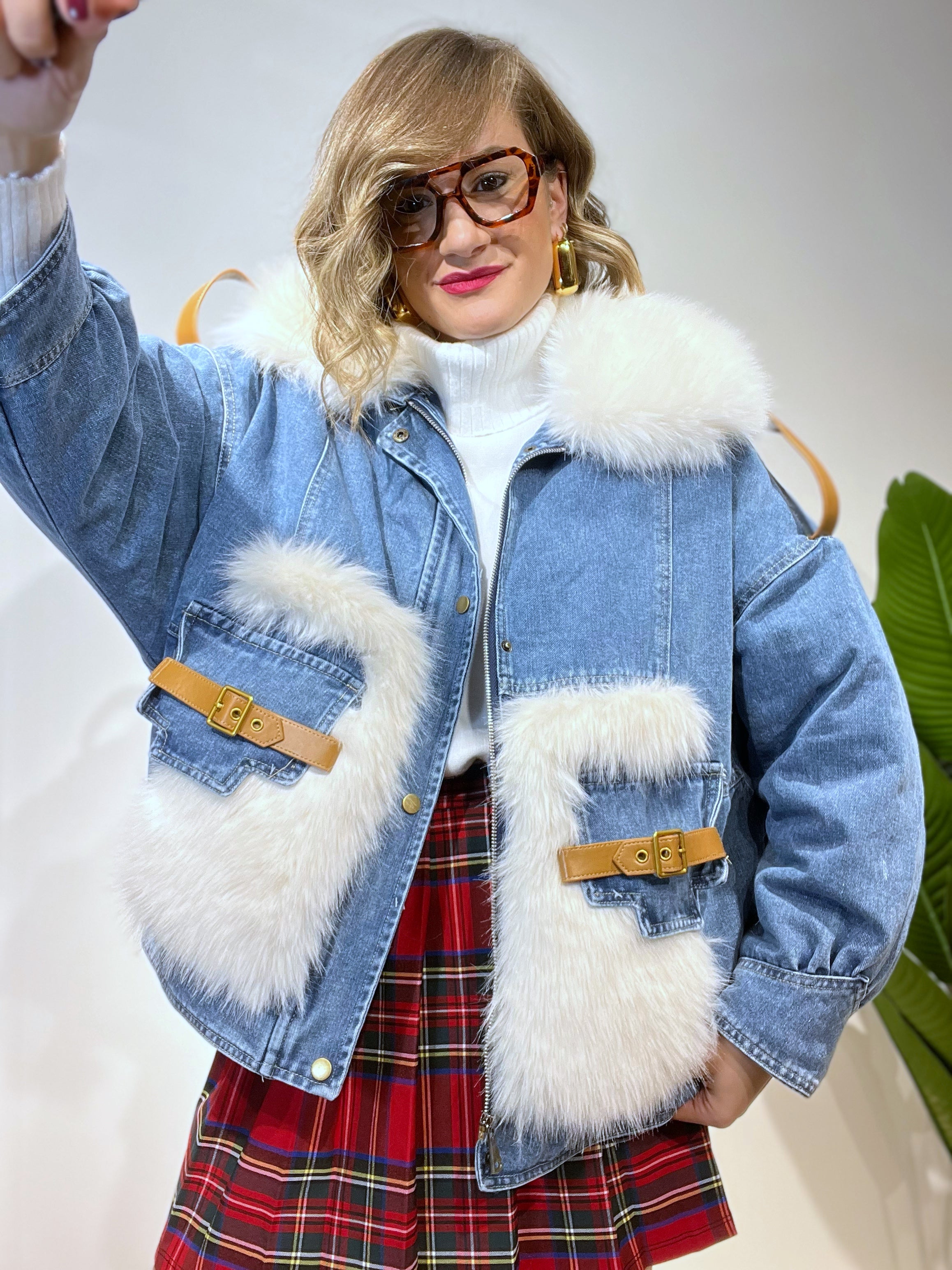 Bomber in jeans con inserti di ecopelliccia