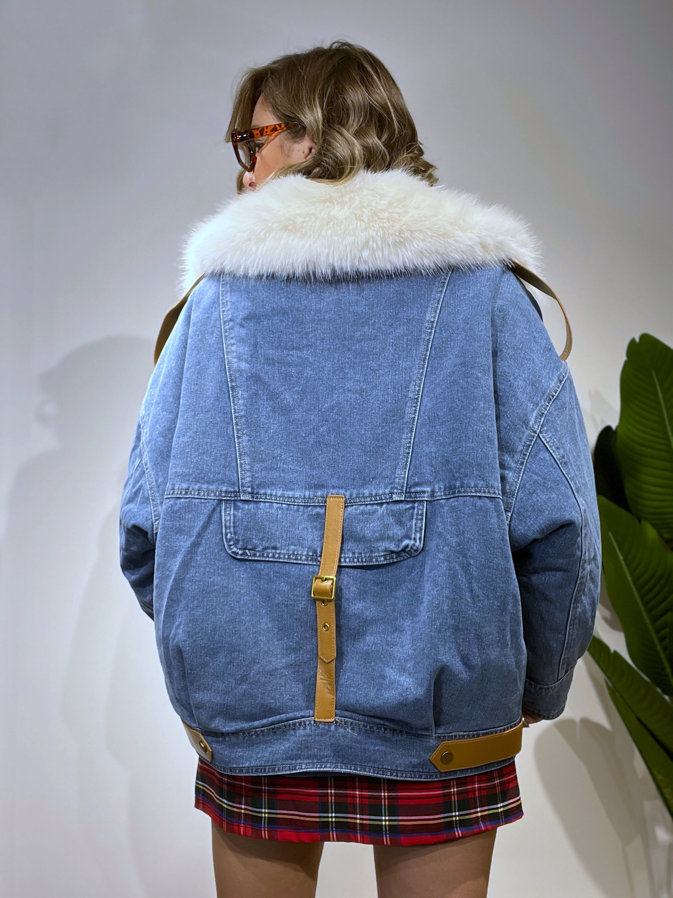 Bomber in jeans con inserti di ecopelliccia